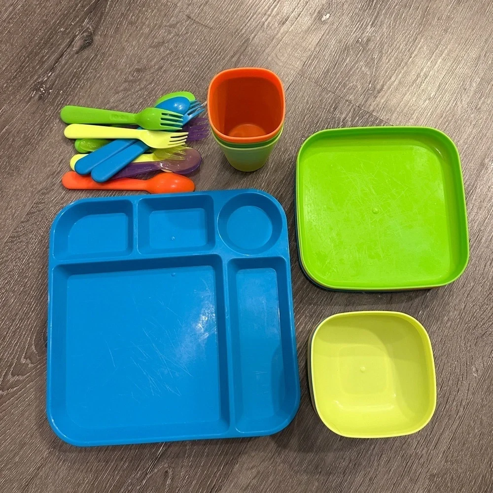 Kids plastic dinnerware set 25 pieces